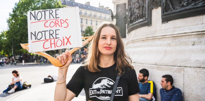 Franciaország nem kockáztat, alkotmányba foglalják az abortuszhoz való jogot