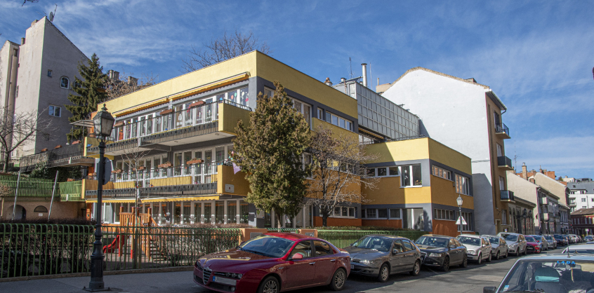 Az iskolások és óvodások miatt változtatna a fizetős parkoláson a Fidesz