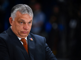 Kiderült, hogy mennyit ér Orbán Viktor virágos, fiatalos és laza ingje
