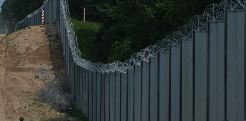 Újabb kerítés épült meg a határon
