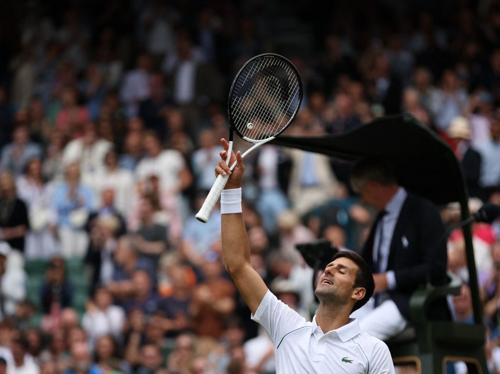 Wimbledon: Simán verte honfitársát Novak Djokovic