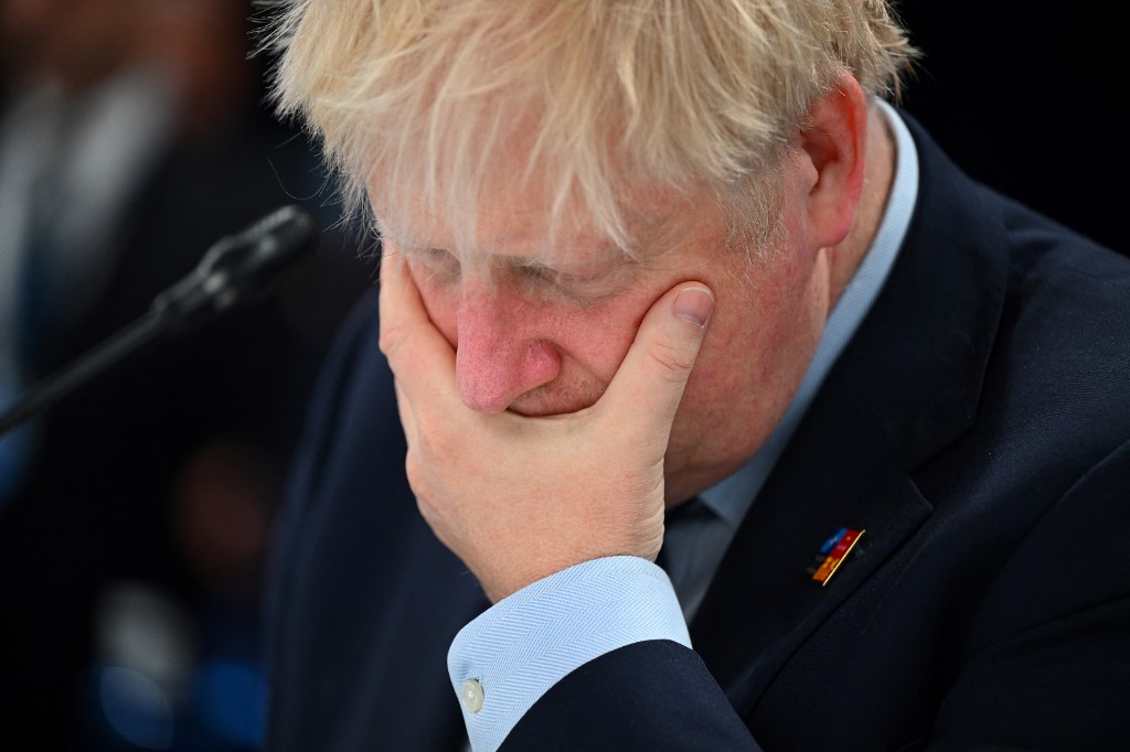 Boris Johnson szerint „a természet a maga módján intézte az idősek sorsát” a pandémia idején