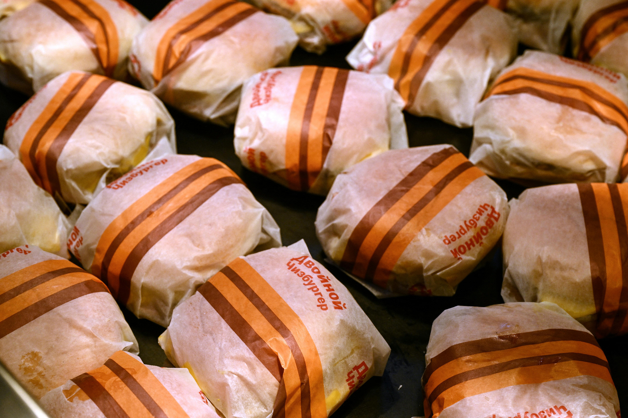 Érdemes volt váltani: penészes hamburger, lejárt sajt az orosz Mekiben