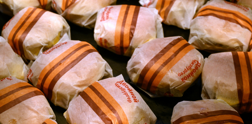 Érdemes volt váltani: penészes hamburger, lejárt sajt az orosz Mekiben