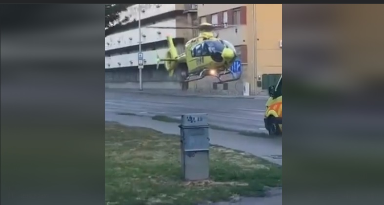 Videó – Mentőhelikopter szállt le Pécs belvárosában
