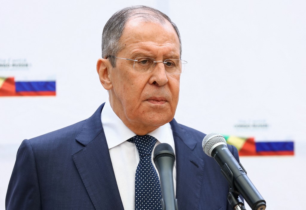 Szergej Lavrov szerint meg kell dönteni Ukrajna kormányát