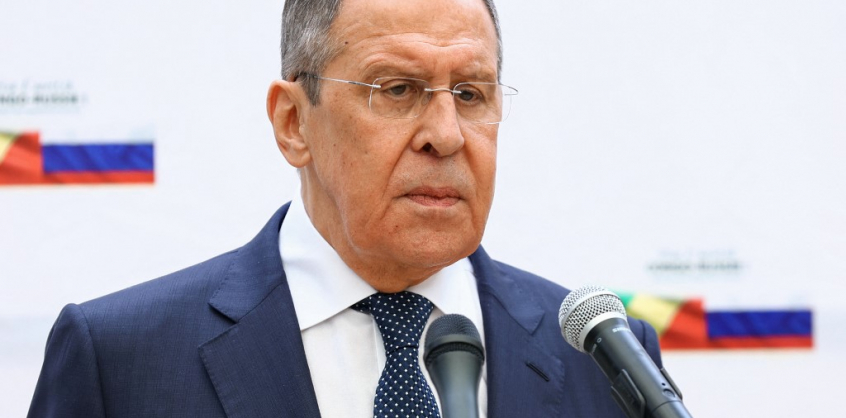 Szergej Lavrov szerint meg kell dönteni Ukrajna kormányát