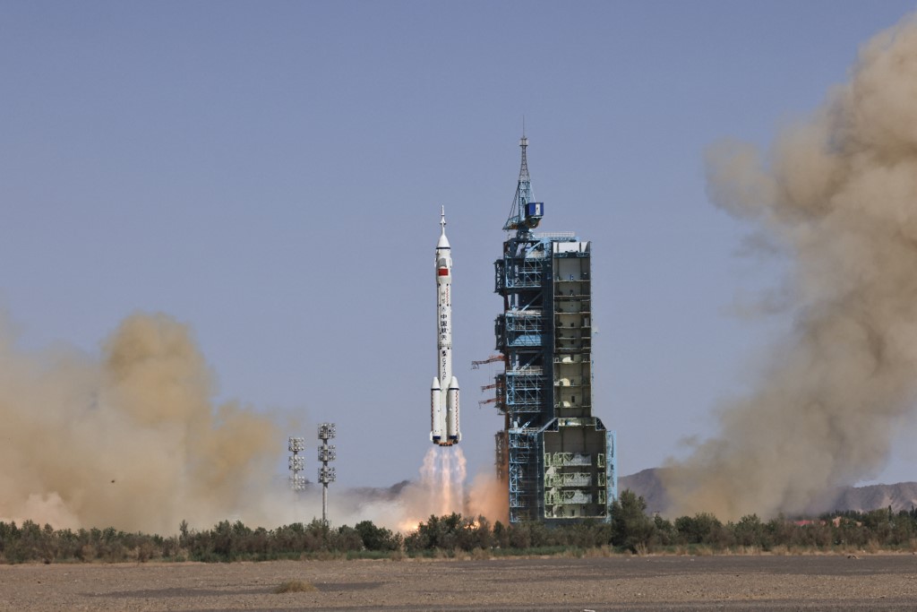 Komoly veszélyt jelenthet egy űrből visszazuhanó kínai rakéta