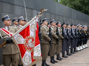 A lengyel elnök nyitotta meg a lerombolt Mariupolról szóló kiállítást Varsóban