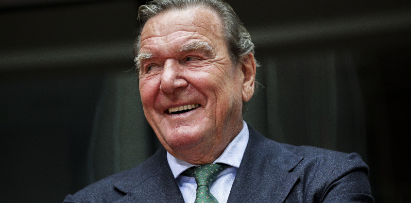 Nem rúgják ki pártjából Gerhard Schröder volt német kancellárt – egyelőre
