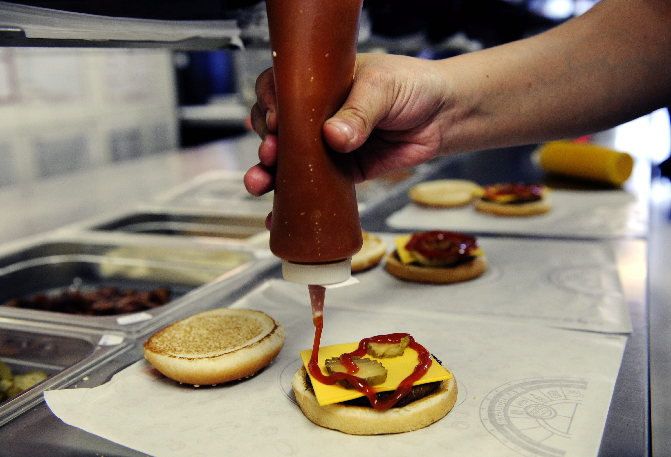 Túl kicsi a Whopper: beperelték a Burger Kinget