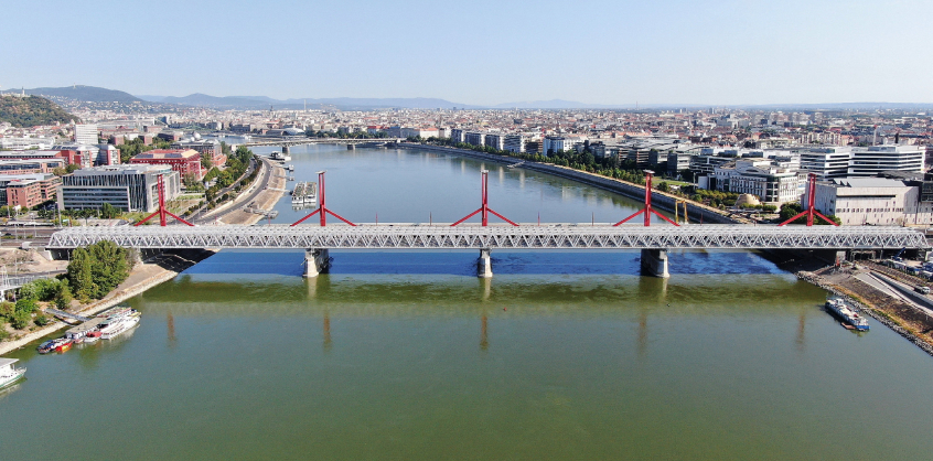 Felavatták a megújult az Összekötő vasúti hidat