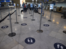 Késes támadó a párizsi Charles de Gaulle repülőtéren 