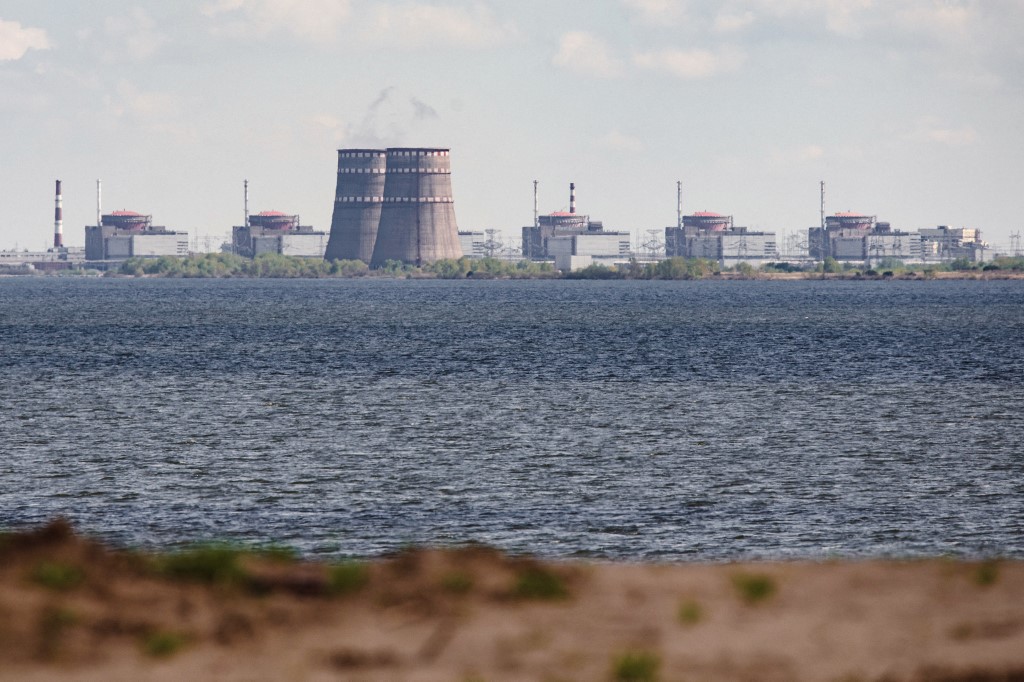 Újra áll a bál a zaporizzsjai atomerőműnél