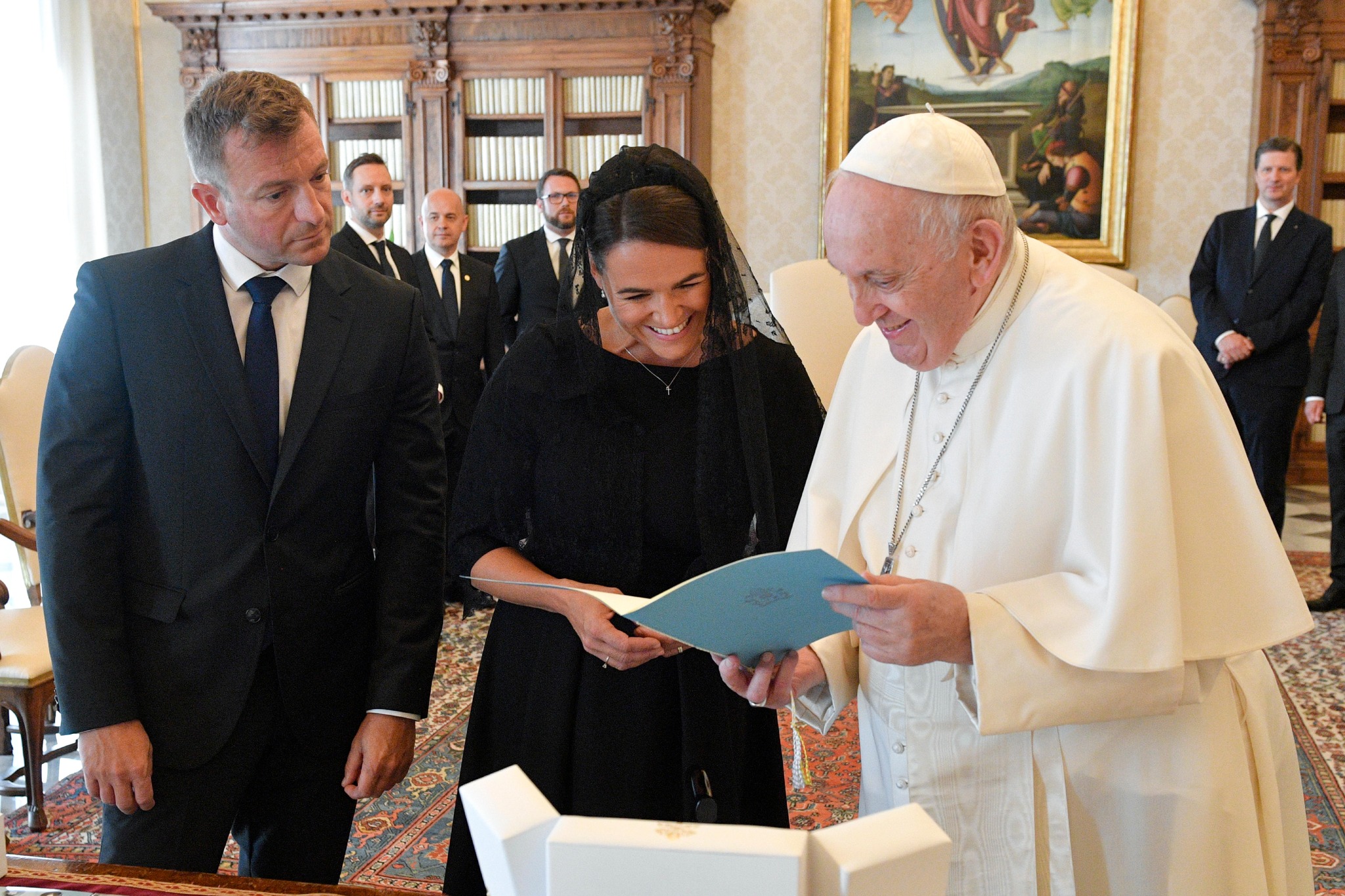 Novák Katalin szerint Ferenc pápa meglepődött a magyar kormány jó eredményein