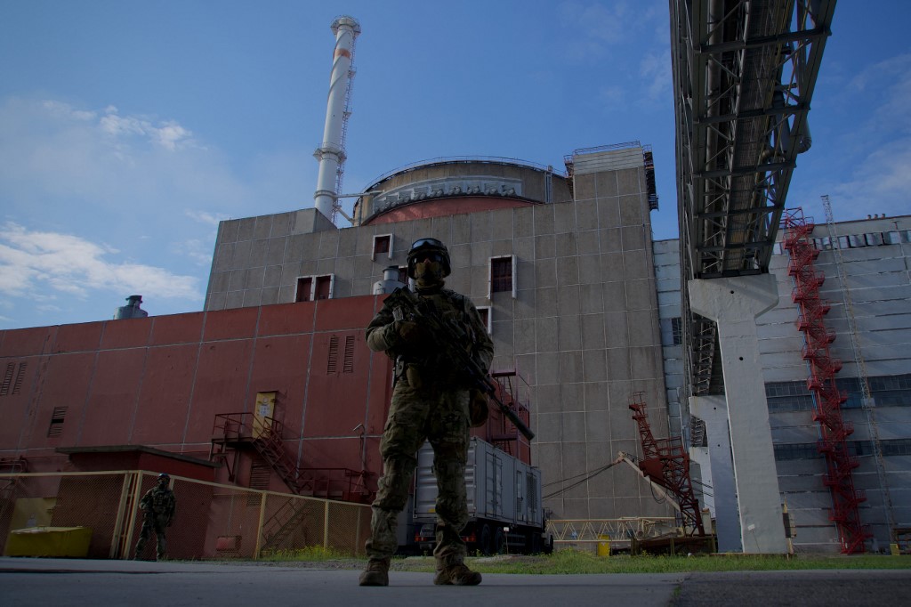 Nem szűnik az ágyúzás a zaporizzsjai atomerőmű körül