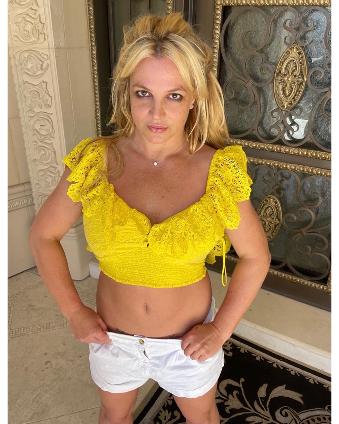 Britney Spears videója kiverte a biztosítékot: kamerák előtt tolta le a bugyiját 
