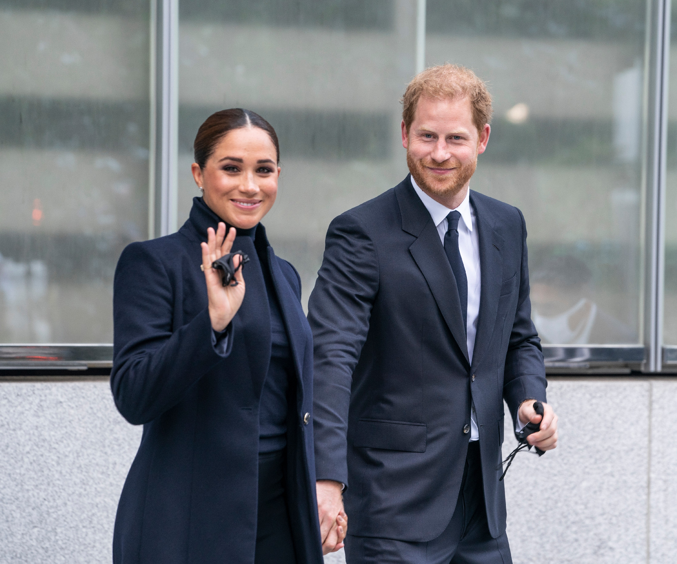 Meghan Markle és Harry herceg újra az Egyesült Királyságban vannak, áll a bál a családjukkal 