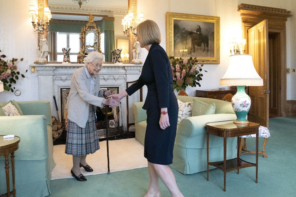 Hivatalba iktatták Liz Trusst, az új brit miniszterelnököt