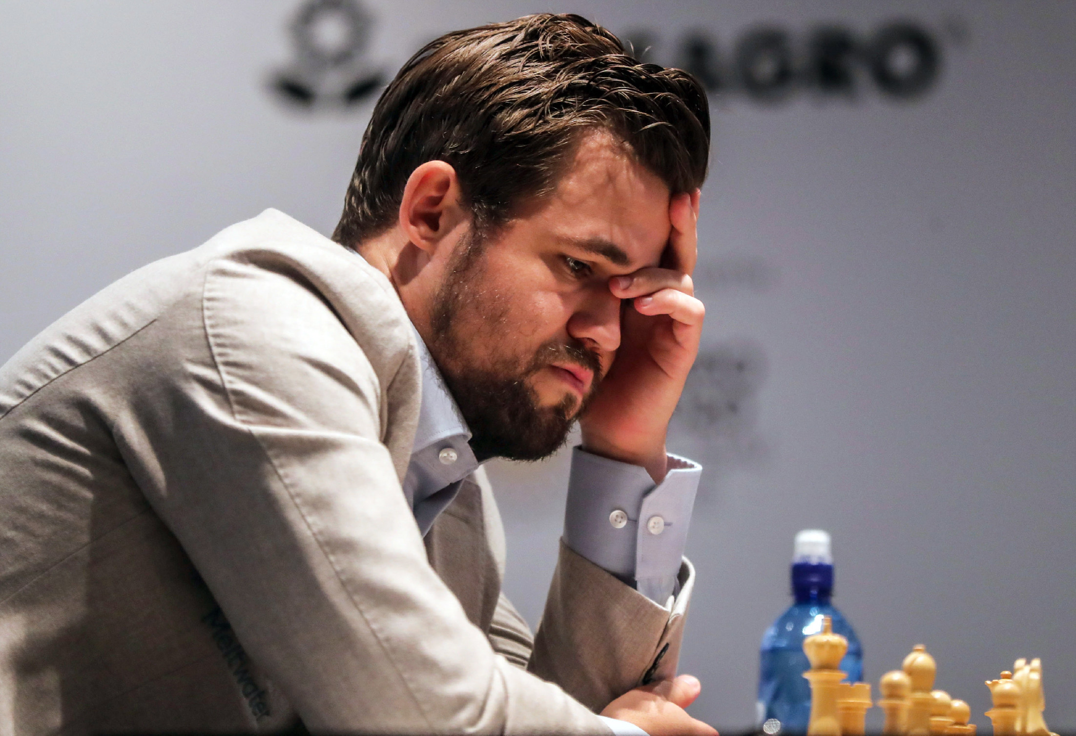 Magnus Carlsen pályafutása során először bejelentette, hogy visszalép 