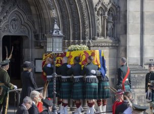 Sem a magánrepülőket, sem a helikoptereket nem látják szívesen Erzsébet királynő temetésén