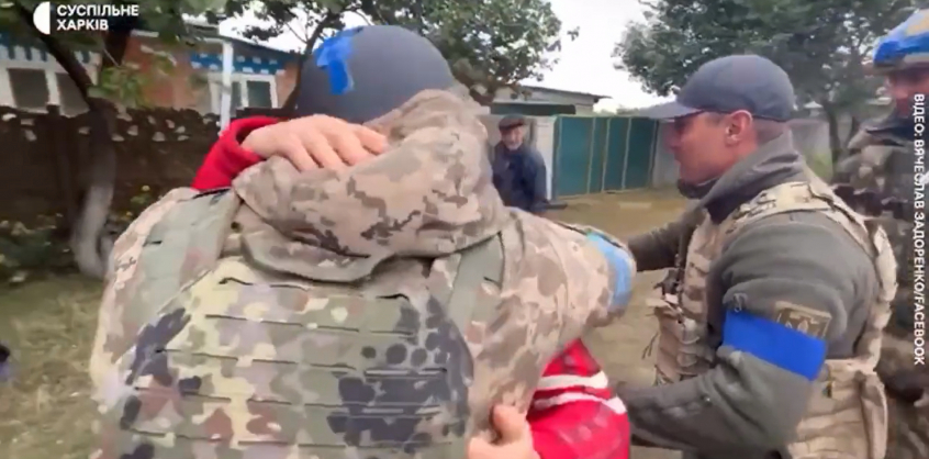 Videó: Megrendítő, ahogyan az ukrán polgármester visszatér édesanyjához egy felszabadított faluban