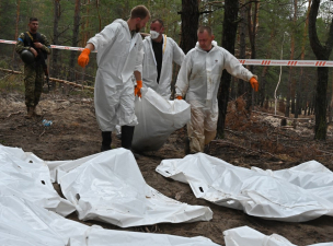 Gyerekek holttesteit találták az izjumi tömegsírokban