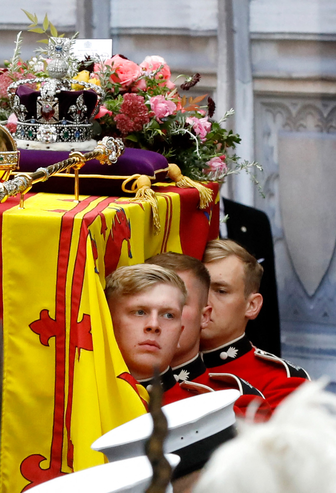 Őket érte a megtiszteltetés, hogy vihetik Erzsébet királynő koporsóját temetésen