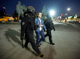 Novaja Gazeta: Megerőszakoltak az orosz rendőrök egy háborúellenes aktivistát
