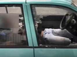Videó – Megpróbálta ellopni az autót, helyette összehányta magát, majd elaludt benne az autótolvaj
