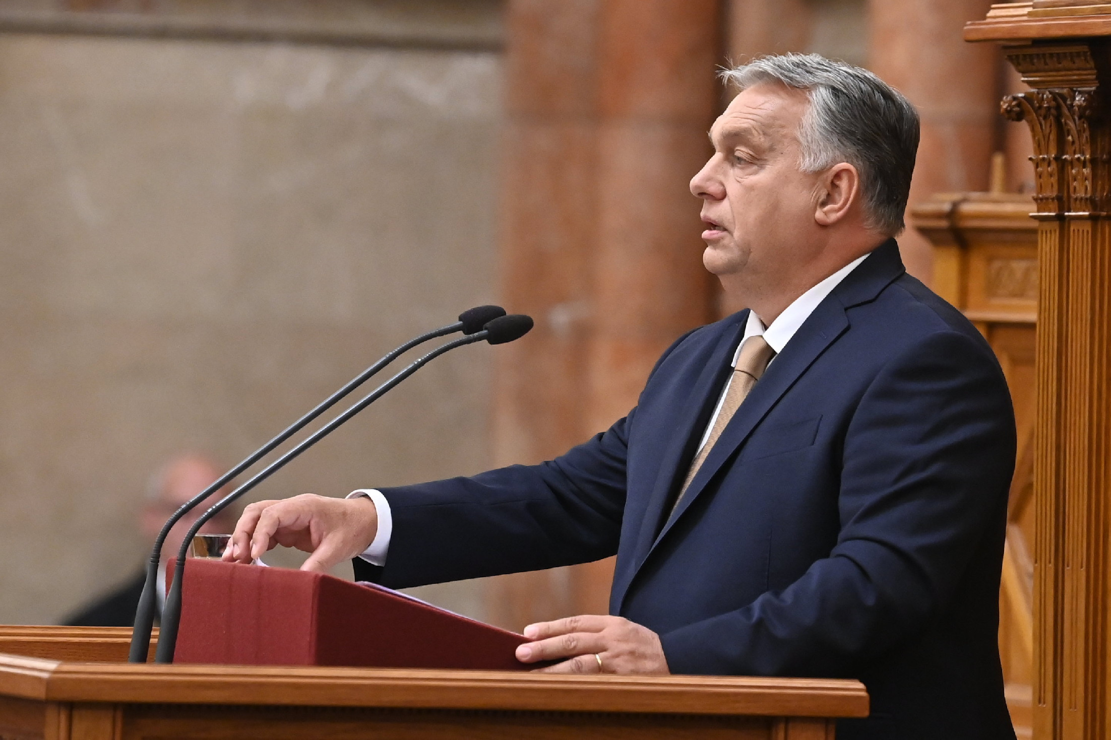 Orbán hozzányúlt a kamatplafonhoz