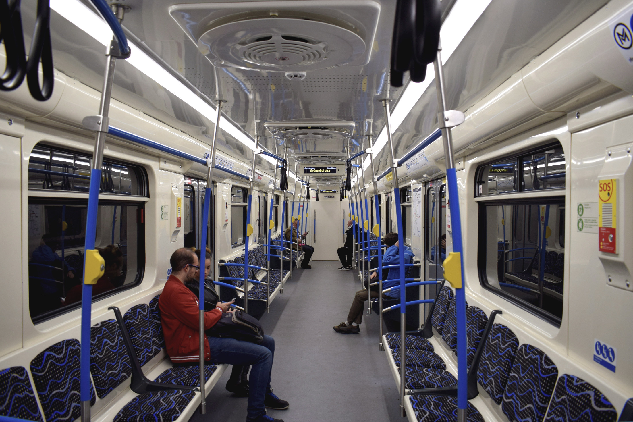 Veszélyes az utasokra a hármas metró ülése