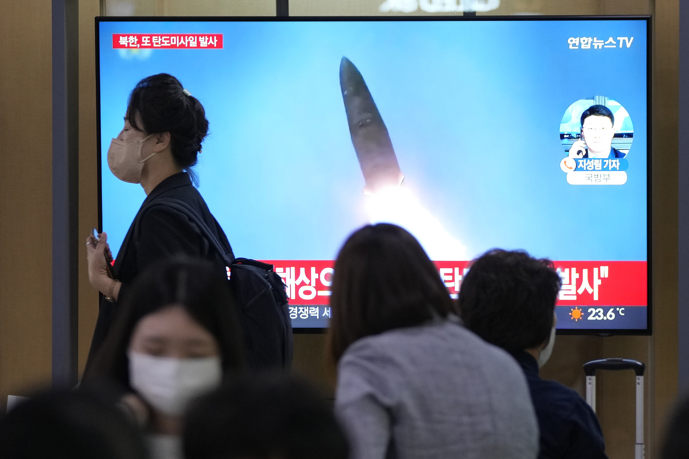 Észak-Korea bőszen nyitogatja a pofonládát