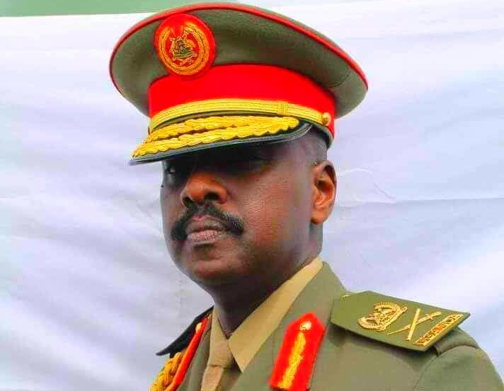 Kenyát fenyegette támadással az ugandai elnök fia, távoznia kellett a hadsereg éléről
