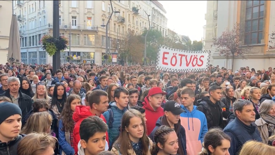 Elkaszálta az Alkotmánybíróság Pedagógusok Szakszervezetének népszavazási kédéseit