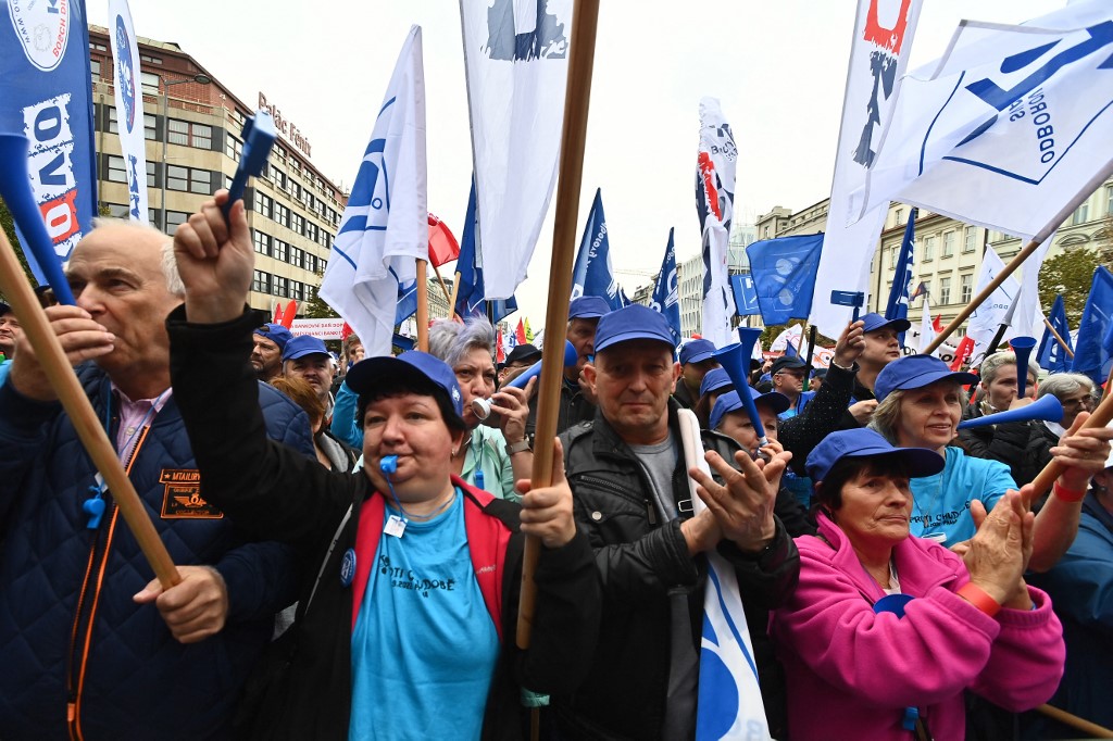 Hatalmas kormányellenes tüntetést tartottak Prágában