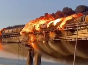 Most vannak bajban az oroszok – lángokban áll a Krímbe vezető híd