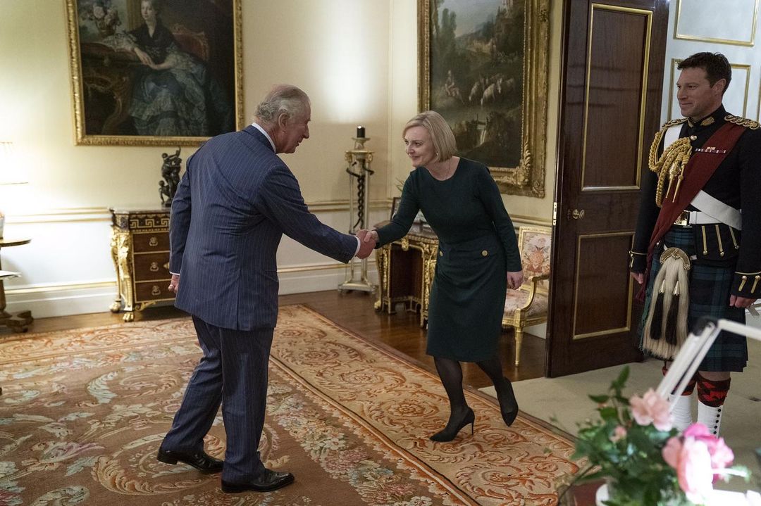 Videó: III. Károly elszólta magát, amikor megérkezett hozzá Liz Truss miniszterelnök