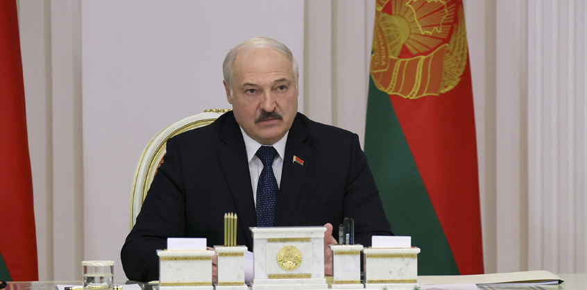 Lukasenka figyelmeztet: ne próbálják meg sarokba szorítani Oroszországot