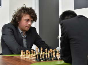 Folytatódik a sakk-botrány, Niemann perel
