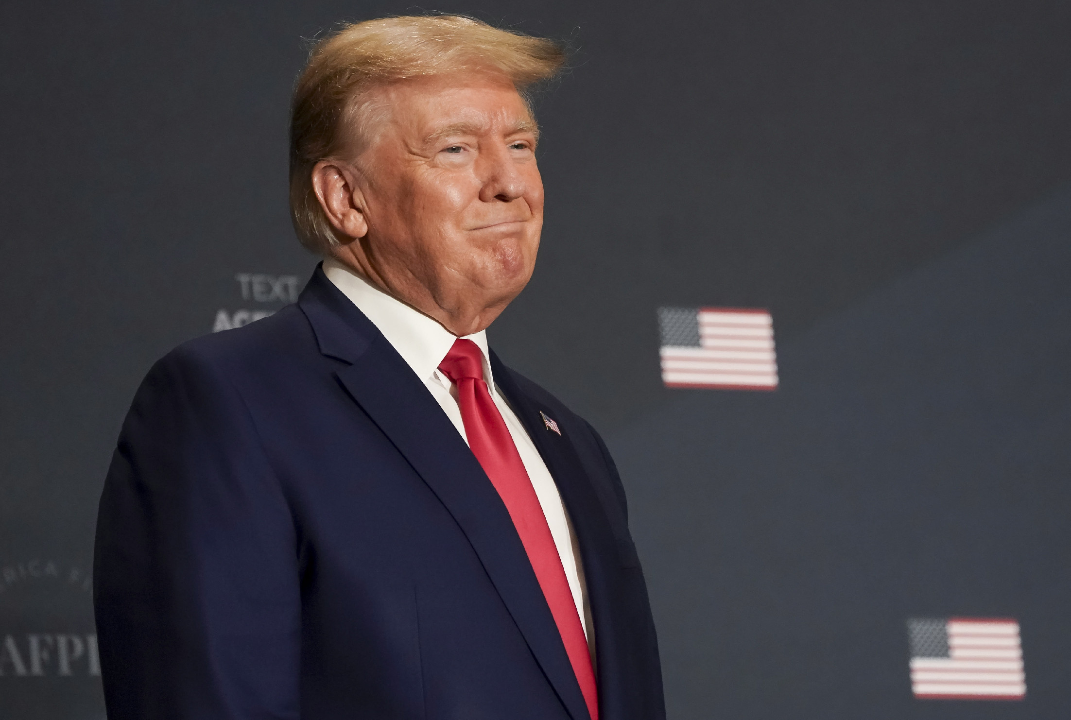 Donald Trumpot hivatalosan is beidézték, kötelező eskü alatt vallania