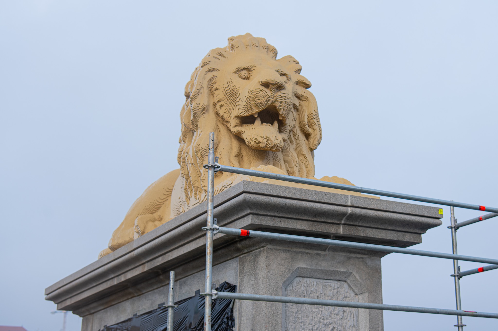 A Lánchíd után Budapest több pontján is feltűnik majd a LEGO oroszlán