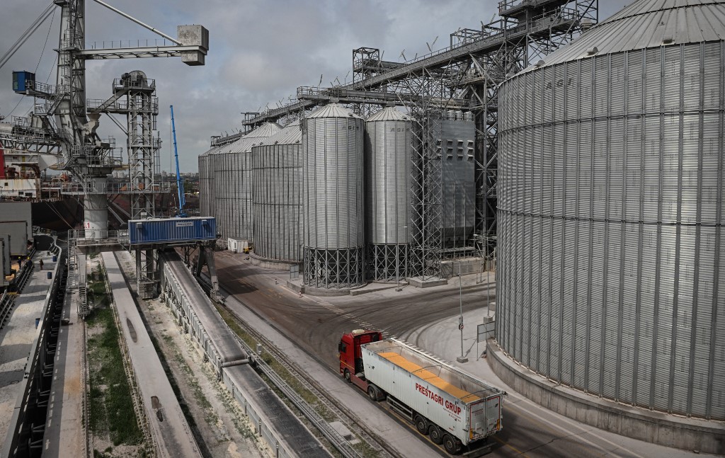 Románia később dönt az ukrán gabona tilalmáról