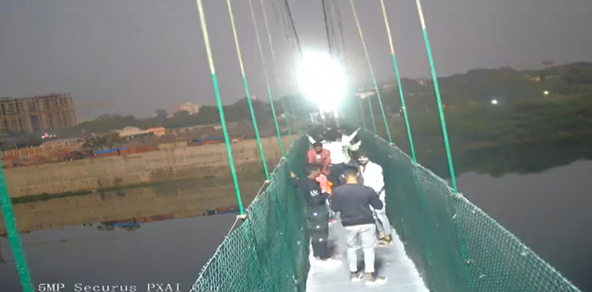 Videón az indiai híd összeomlása