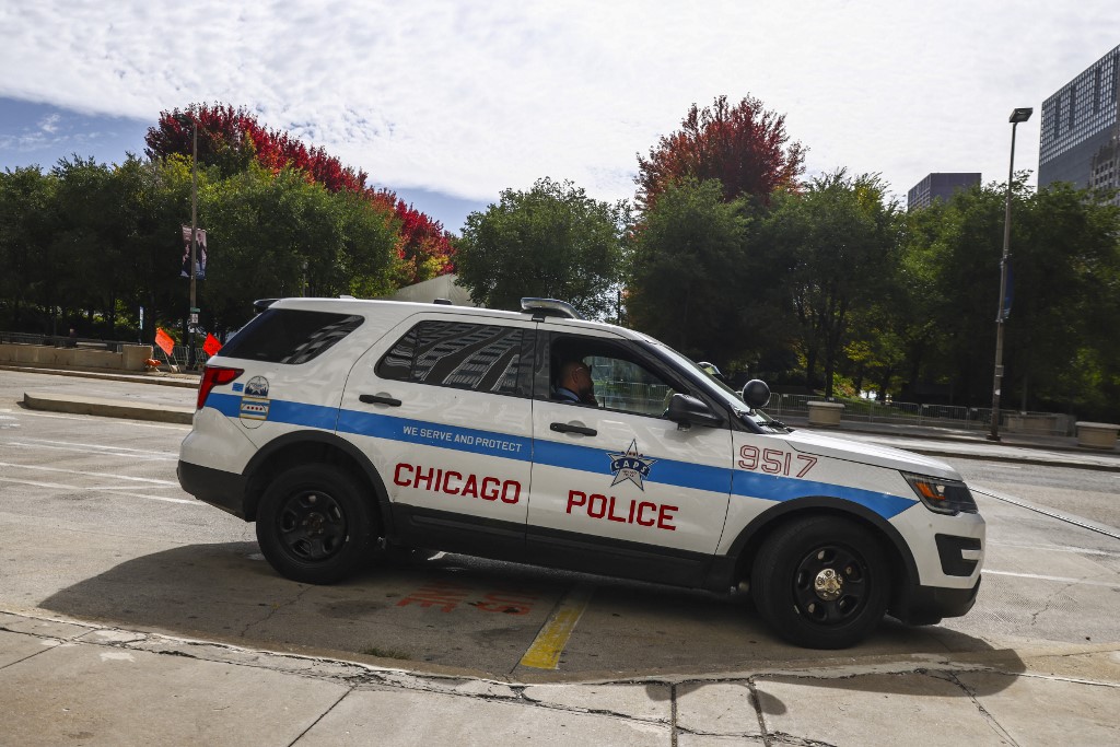 Gyerekek is megsérültek, amikor egy autóból nyitottak tüzet a halloweent ünneplőkre Chicagóban