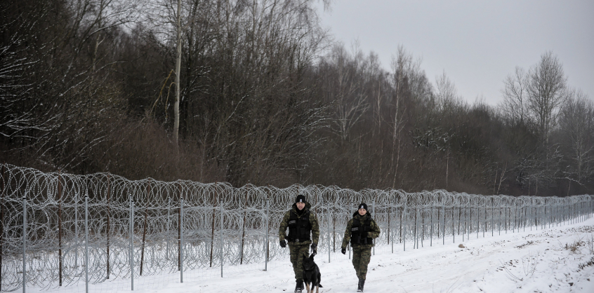 Lengyelország drótkerítést épít az Oroszországgal közös határszakaszon