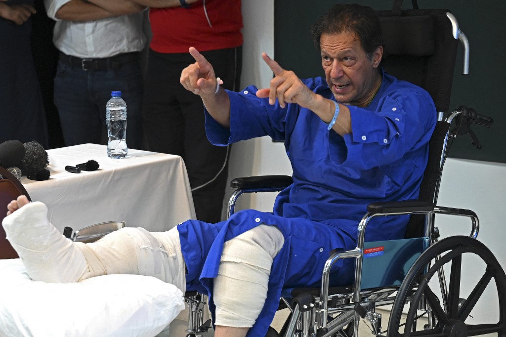 Elhagyhatta a kórházat a meglőtt volt pakisztáni miniszterelnök