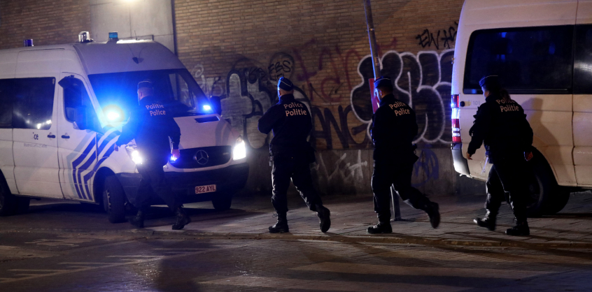 Késes támadás Brüsszelben: egy rendőr meghalt és két másik megsebesült