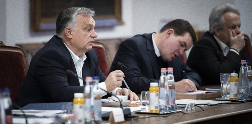 Orbán Viktor elutazott