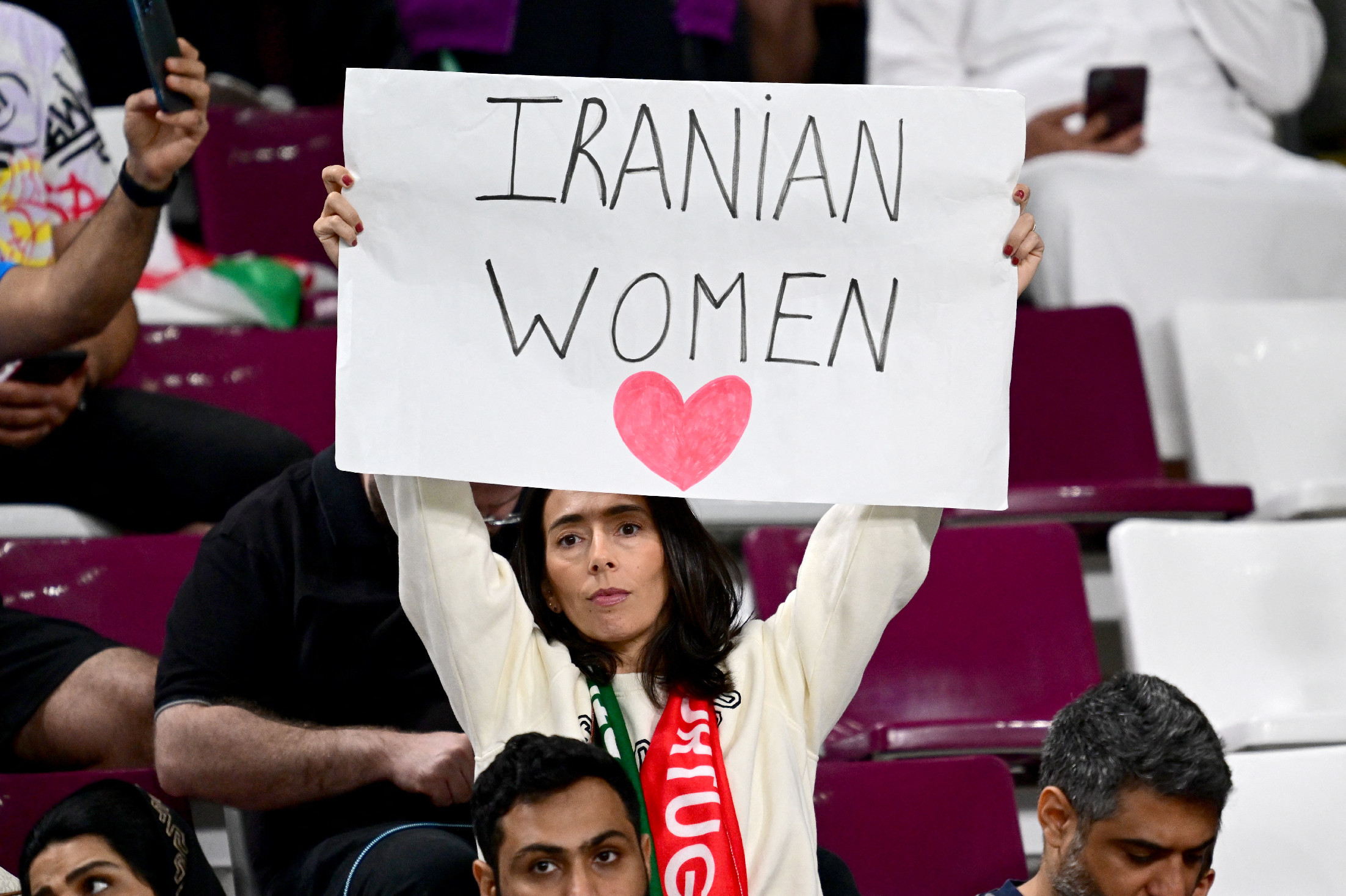 Anglia kegyetlenül elverte Iránt 